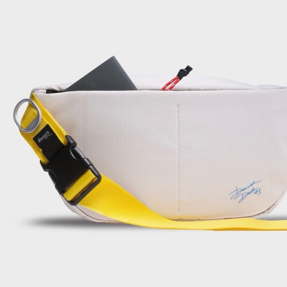 Disney x Orbitkey Urban Sling Bag Donald Duck Collaborative Travel Crossbody - Picture 5 of 16